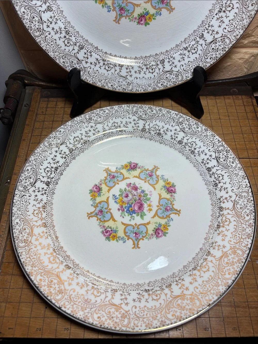 Pair Parisian Center Dinner Plates 10 1/8”D Made USA 22K Gold Pattern Rim Floral